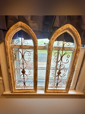 Rustic Arch Iron Wall Panels in Distressed White and Brown